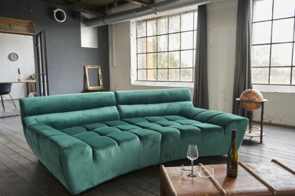 BigSofa KAWOLA Big Sofa NERLA Stoff Velvet grün im onlineshop kaufen
