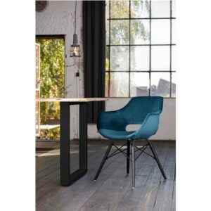 Designstühle KAWOLA Essgruppe 5-Teilig mit Esstisch Baumkante Fuß schwarz 140x85cm und 4x Stuhl ZAJA Velvet petrol im onlineshop kaufen