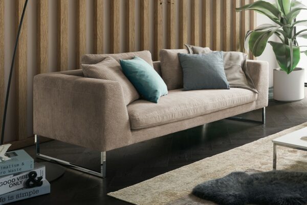 Boho Style KAWOLA Sofa ARIAN 2,5-Sitzer Metallkufe chrom Cord taupe im onlineshop kaufen