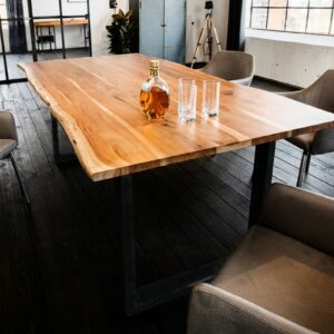 Esstische KAWOLA Esstisch LORE Tisch 80x80cm massiv mit Baumkante Fuß schwarz im onlineshop kaufen