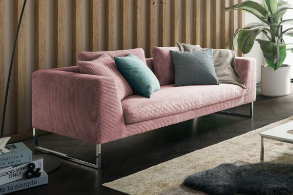 Boho Style KAWOLA Sofa ARIAN 2,5-Sitzer Metallkufe chrom Cord rosa im onlineshop kaufen