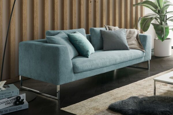 Boho Style KAWOLA Sofa ARIAN 2,5-Sitzer Metallkufe chrom Cord hellblau im onlineshop kaufen