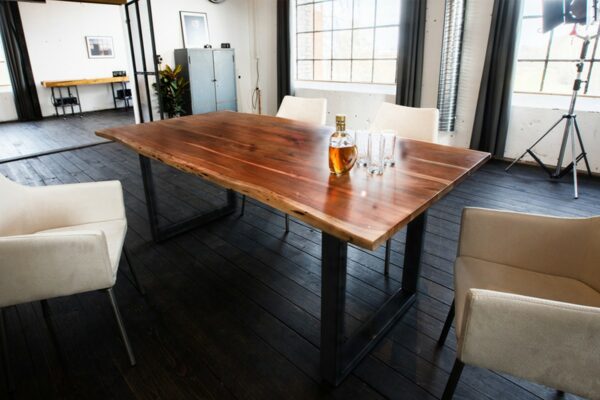 Esstische KAWOLA Esstisch LORE Tisch 220x100cm massiv mit Baumkante Nussbaumfarben Fuß schwarz im onlineshop kaufen