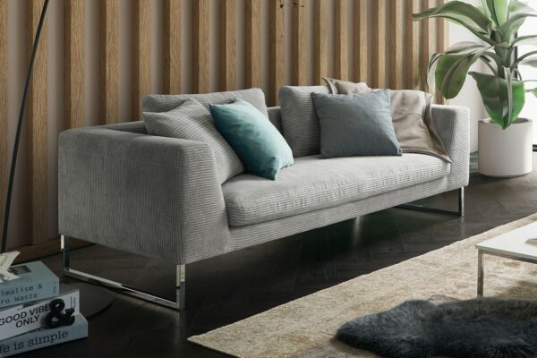 Boho Style KAWOLA Sofa ARIAN 2,5-Sitzer Metallkufe chrom Cord hellgrau im onlineshop kaufen