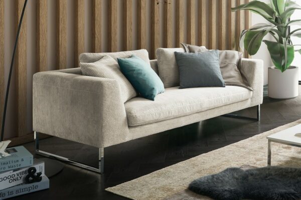 Boho Style KAWOLA Sofa ARIAN 2,5-Sitzer Metallkufe chrom Cord cremeweiß im onlineshop kaufen