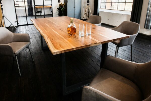 Esstische KAWOLA Esstisch LORE Tisch 90x90cm massiv mit Baumkante Fuß schwarz im onlineshop kaufen